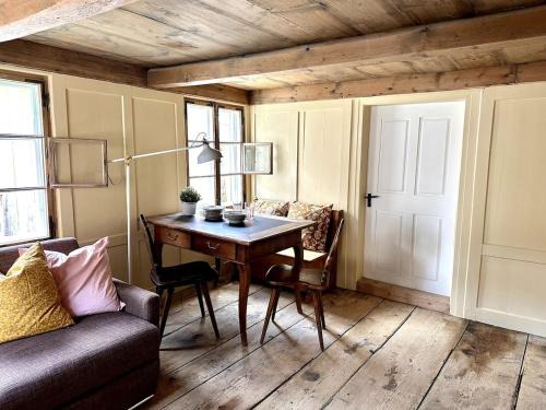 Brunnadern Apartment | Private Apartment in Farmhouse Rosalie