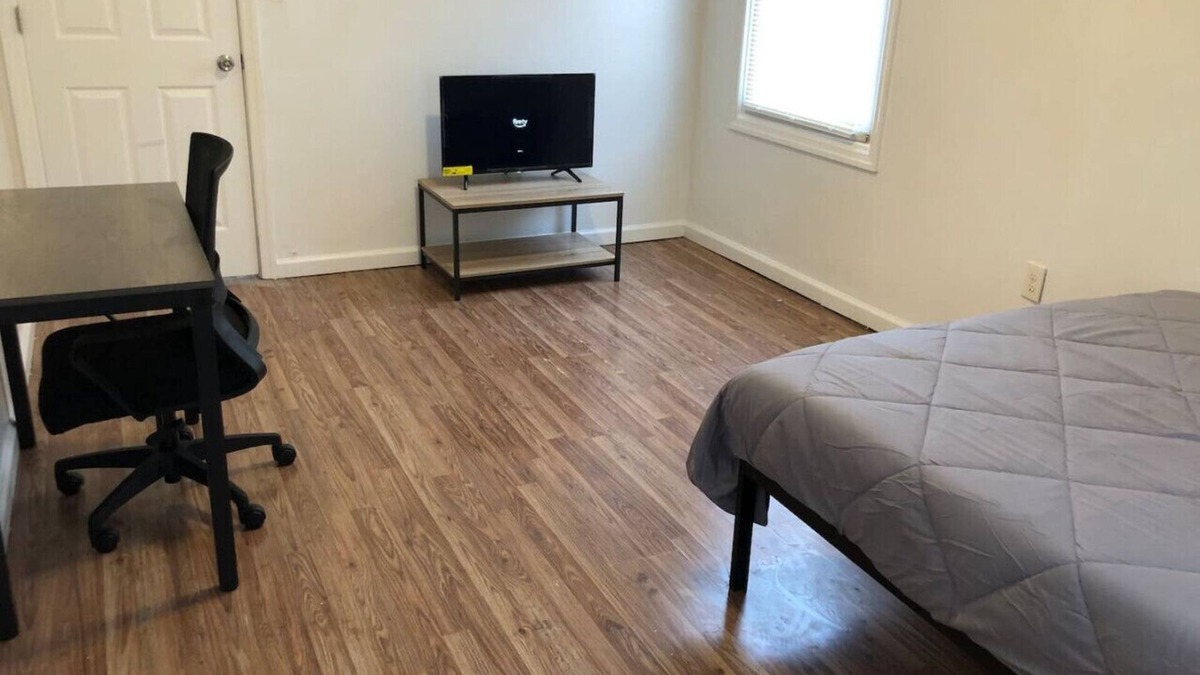 Weequahic Apartment | Private apartment with 3 bedrooms and 1 bathroom near Newark International Airport EWR and New York City