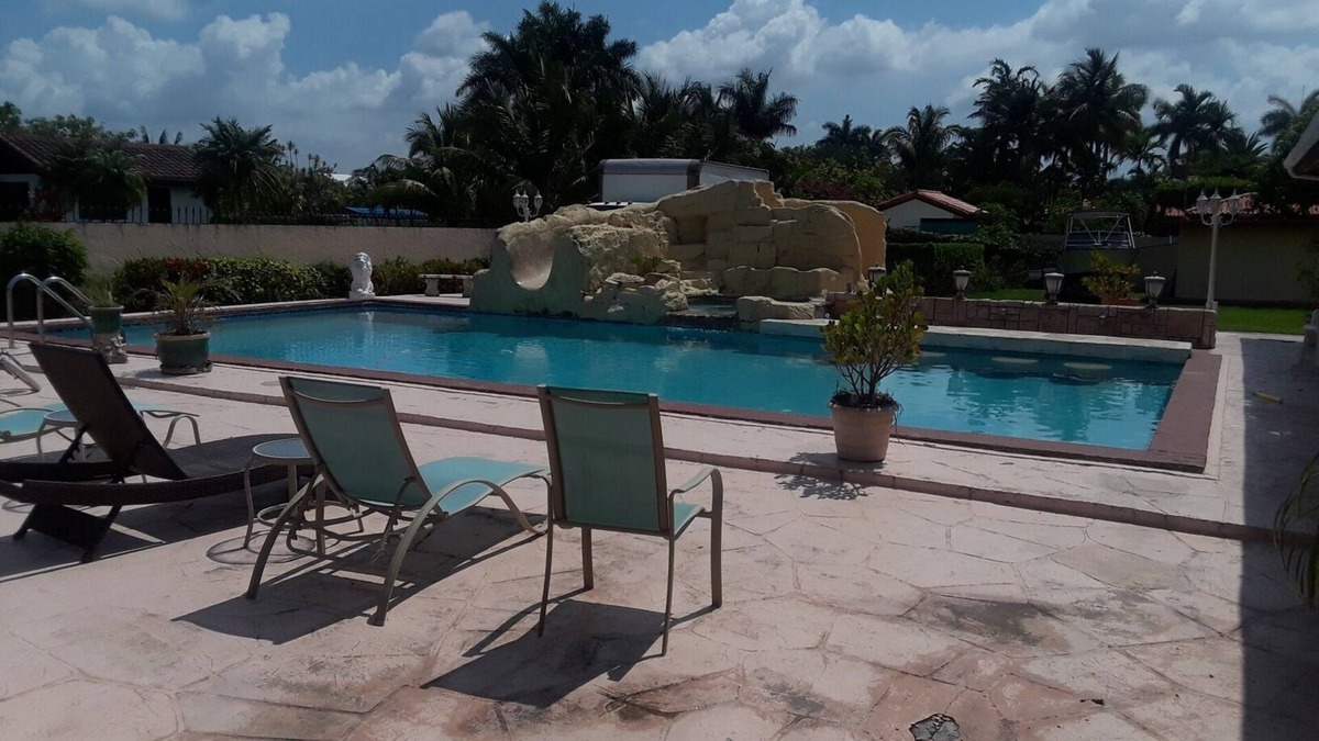 Tamiami Apartment | Private Apartment with pool access