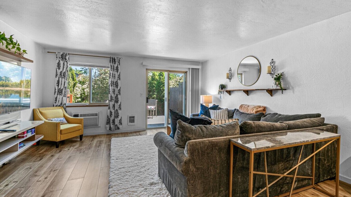 Ashland Apartment | Private Ashland Townhouse