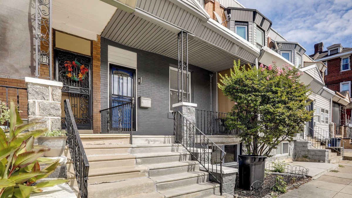 Philadelphia House | Private Backyard Jawn! Multi-Level Philly Rowhouse