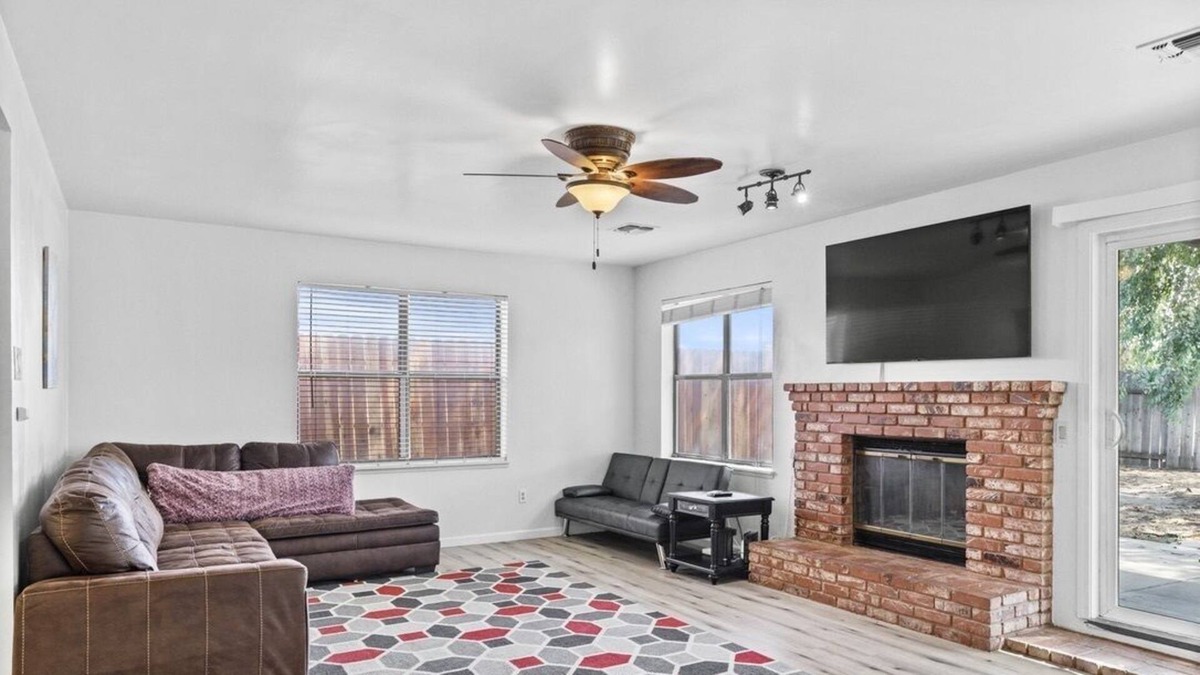 Pumpkin Center House | Private Bakersfield Retreat Near Historic Downtown