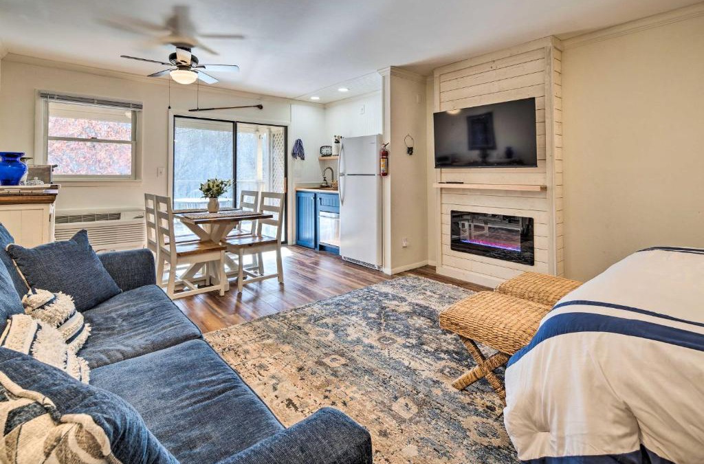 Lake Lure Apartment | Private Balcony and Pool Access Lake Lure Studio!