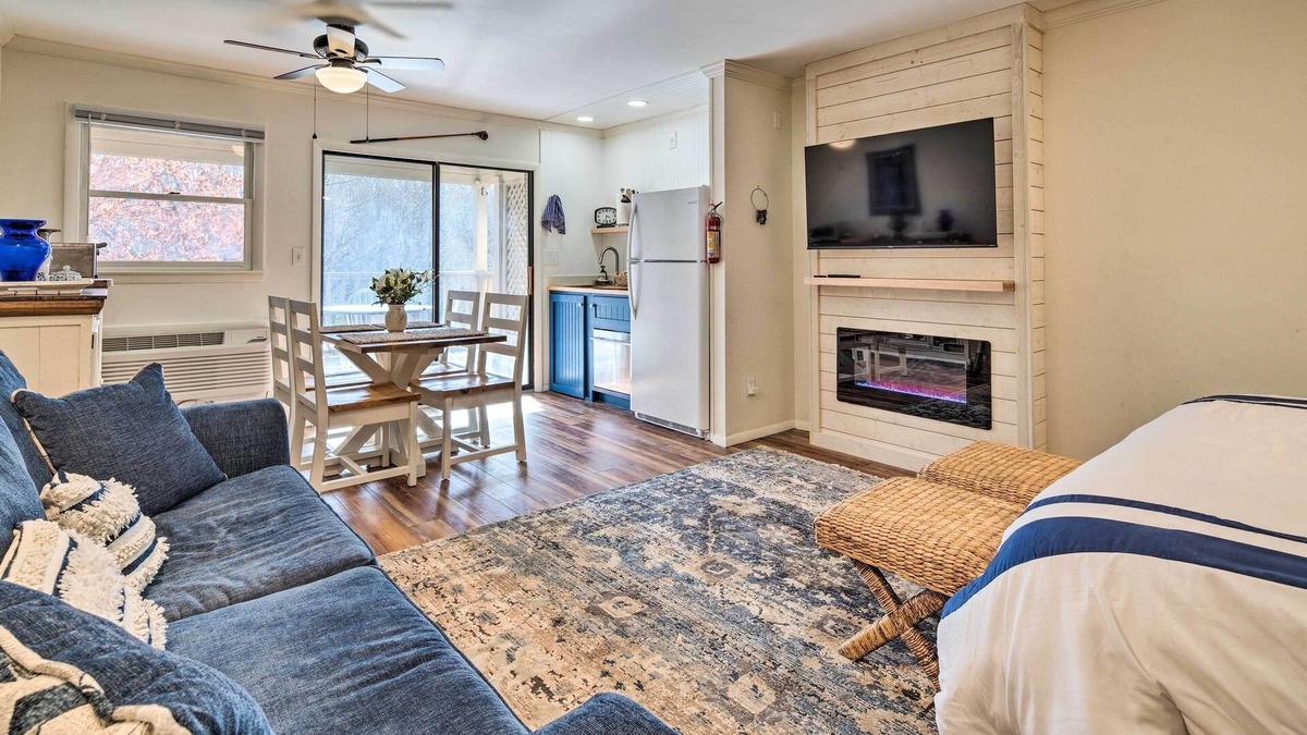 Lake Lure Apartment | Private Balcony & Pool Access: Lake Lure Studio!