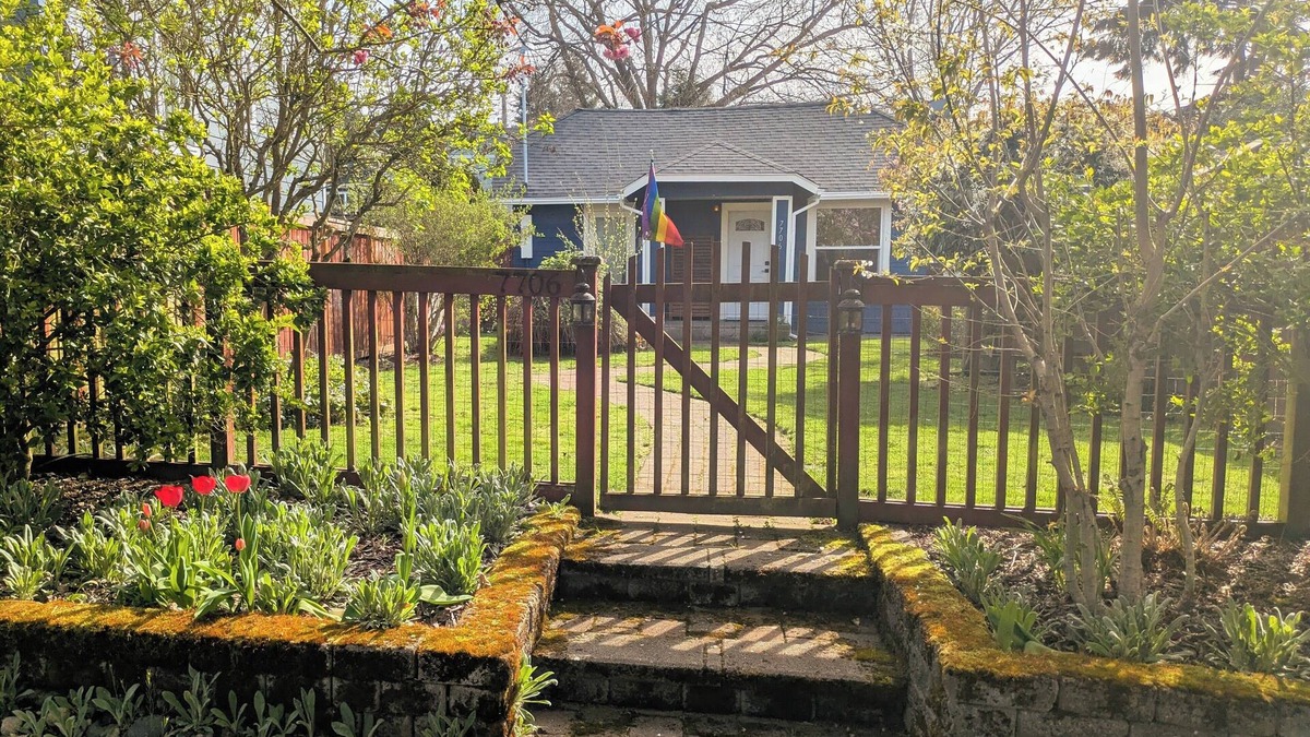 Whittier Heights House | Private Ballard Bungalow