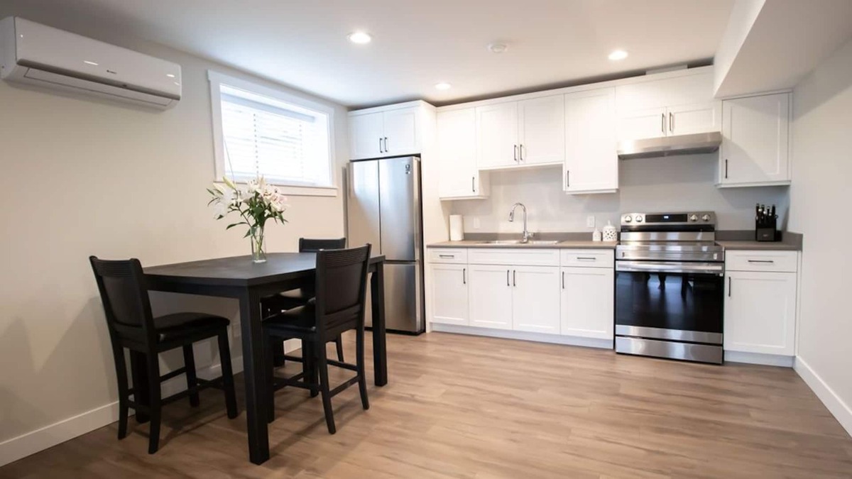 Campbell River House | Private basement suite near all levels of hiking, 10mins to beach