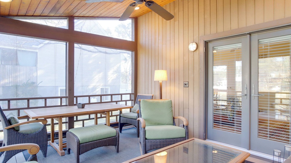 North Shores House | PRIVATE BEACH! CANAL VIEWS! LINENS INCLUDED!