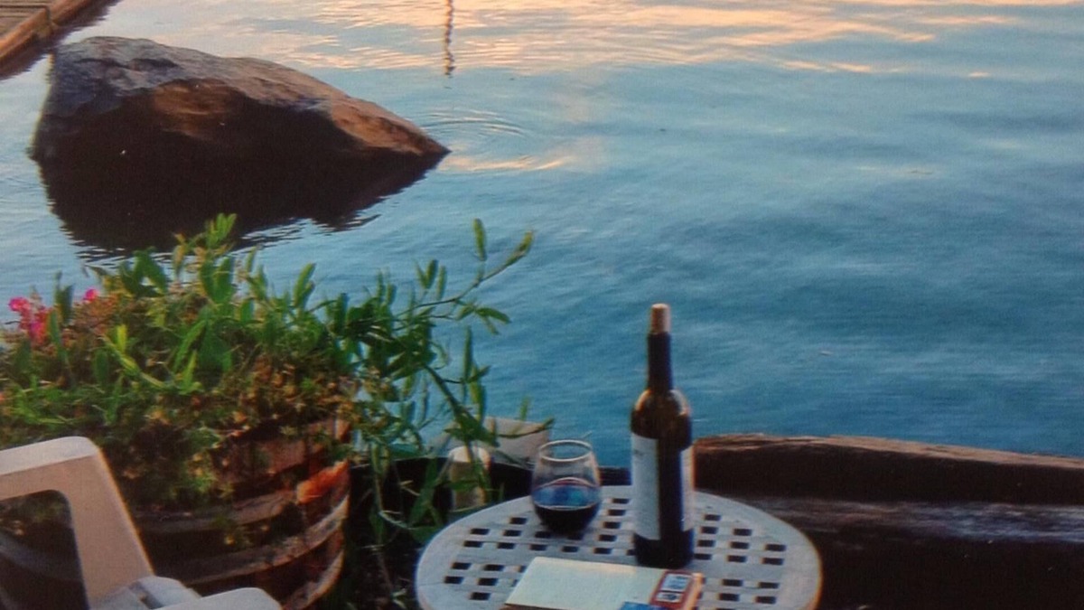 Kingston Apartment | Private beach downtown Kingston, minutes walk to Edmonds and Seattle ferries