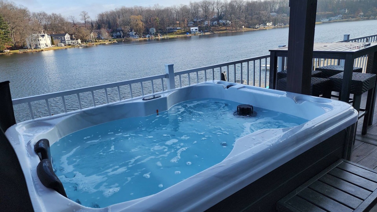 Smyrna House | Private Beach-Hot Tub-Tiki Bar-Grill-Pontoon-Game Room-Kayaks-Fires-35min to GR