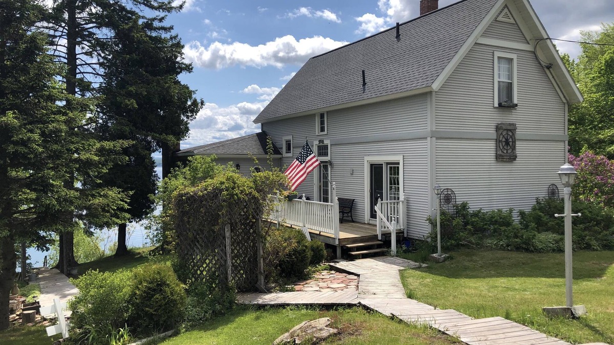 Michigan House | Private Beach House on Lake Superior 🏖