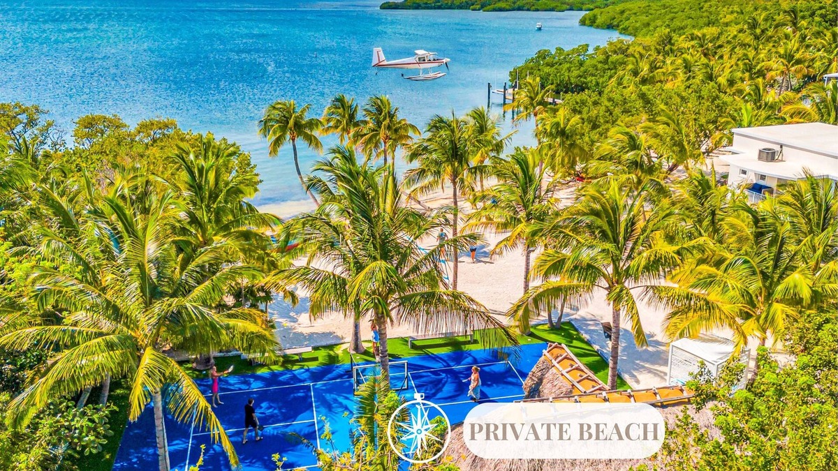 Islamorada House | PRIVATE BEACH, Pickleball Court and Tiki Bar/Heated Pool/Designated Paradise Key