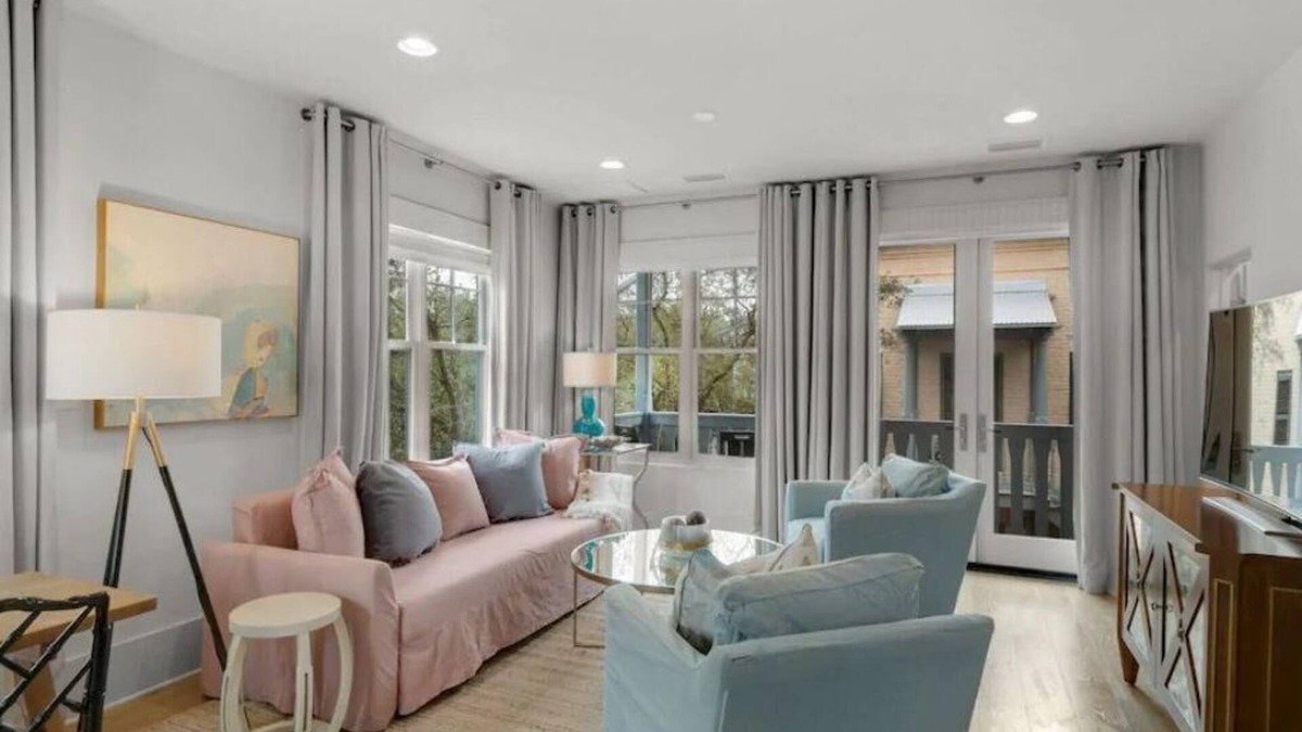 Rosemary Beach Cottage | PRIVATE BEACH/POOL ACCESS-Gulf Side Pied-a-Terre-Steps to the Beach-2 Bikes
