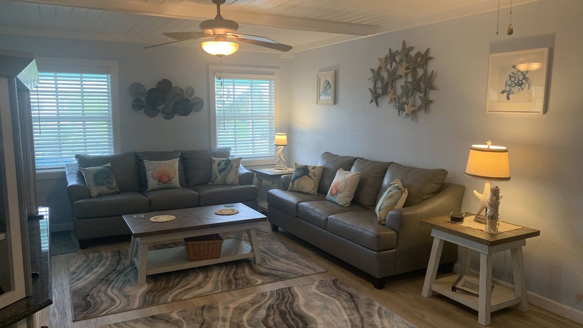 Green Turtle Estates House | Private Beach, Sleeps 10, Hot Tub In Deck, Centrally Located , generator WiFi