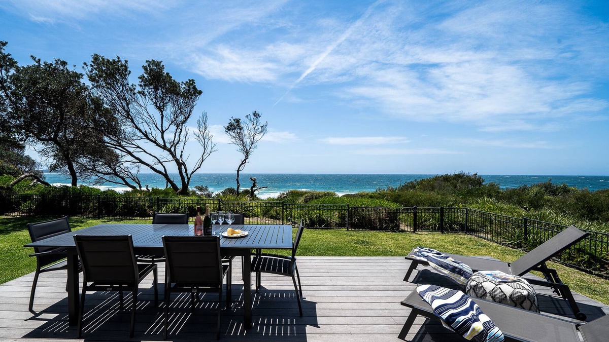 Culburra Beach House | Private beachfront with panoramic ocean views - a touch of 'Burradise'