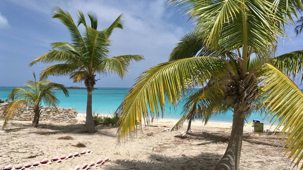 William's Town House | Private Beachfront Cottage on Exuma's Best Beach