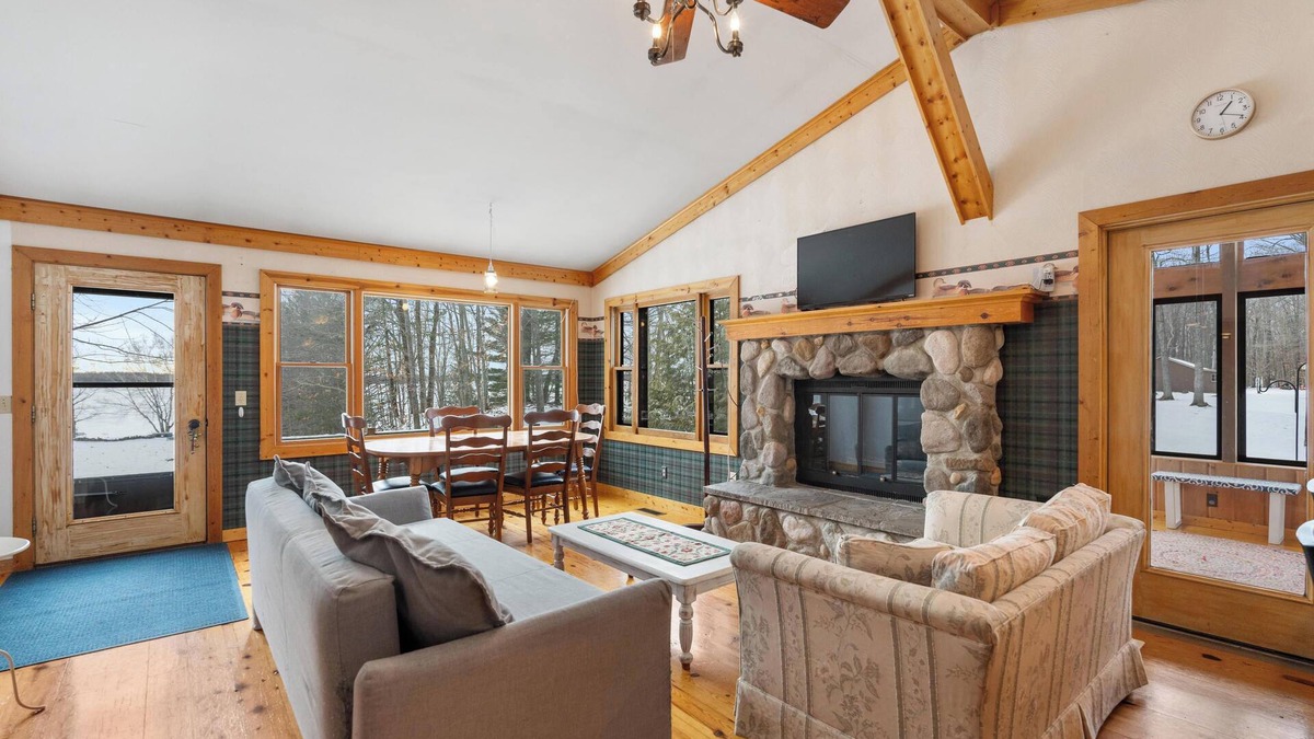 Carp Lake Cottage | Private beachfront cottage, WiFi and AC on Lake Paradise, minutes from Mackinaw