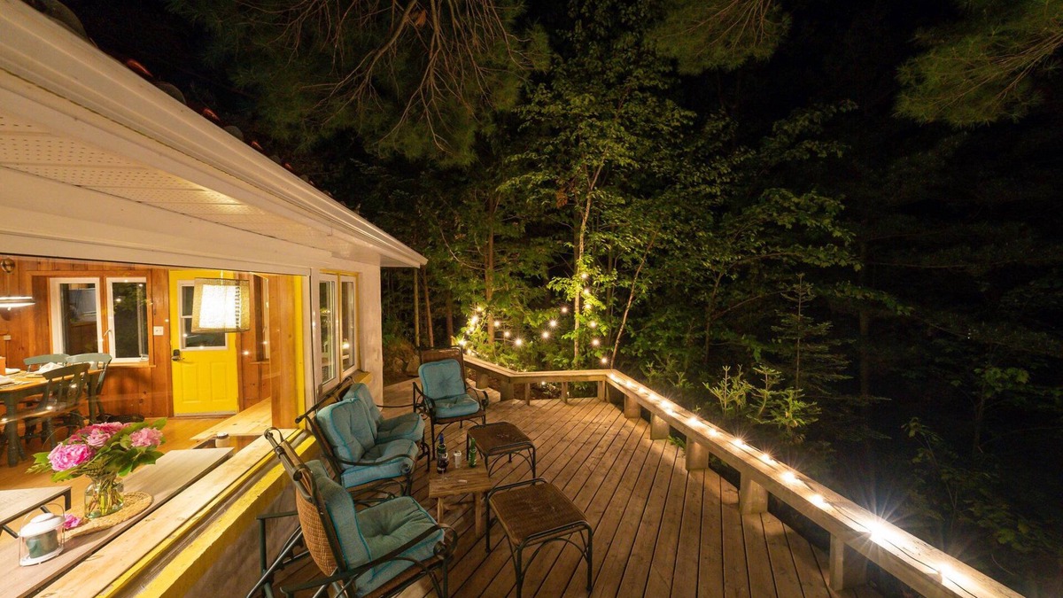 Wymbolwood Beach Cottage | Private Beachfront Cottage in Tiny