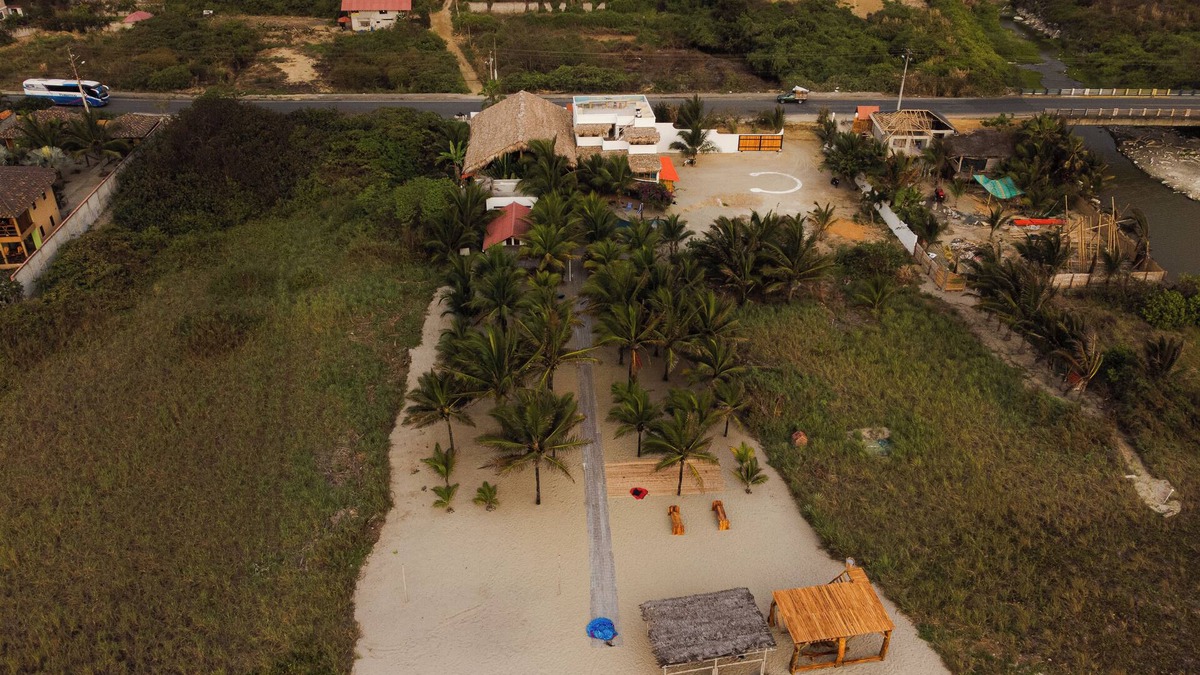 Canoa Hotel | Private Beachfront Resort: Sleeps 20+, Pool & Bar