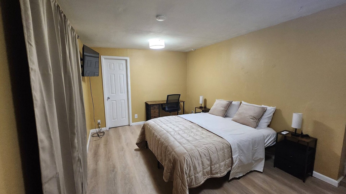East Colfax House | Private bedroom and bathroom in Denver. Private entrance and wifi