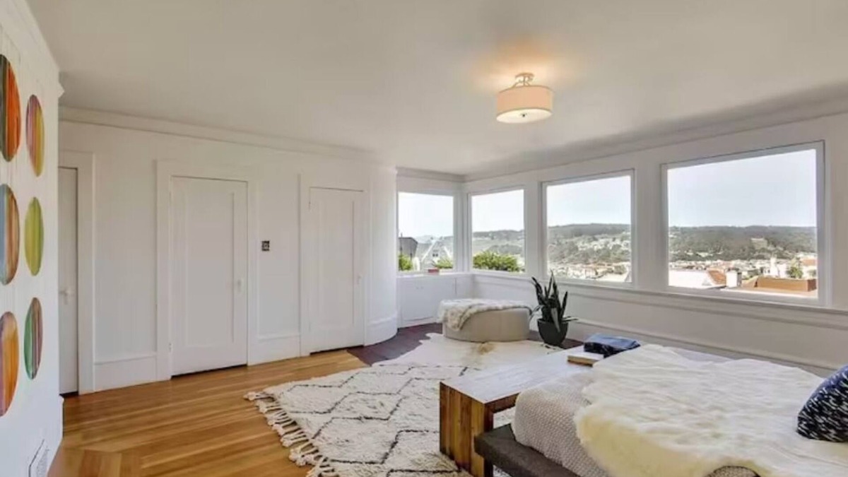 Sea Cliff House | Private Bedroom with King Bed & En-suite Bathroom