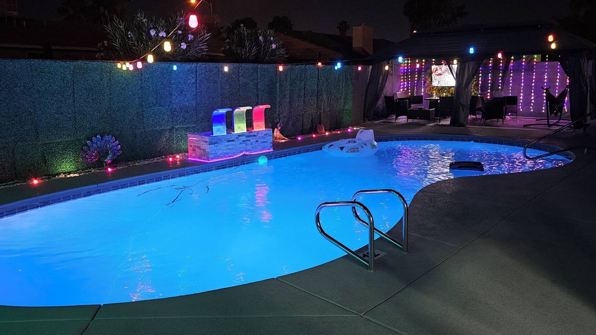 Paradise House | PRIVATE,BIG HEATED POOL, ENTERTAINMENT SMART HOME.