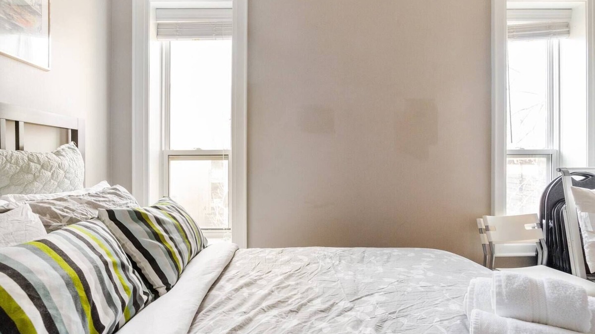 Niagara House | Private: Bright 2-Storey Loft w/Rooftop