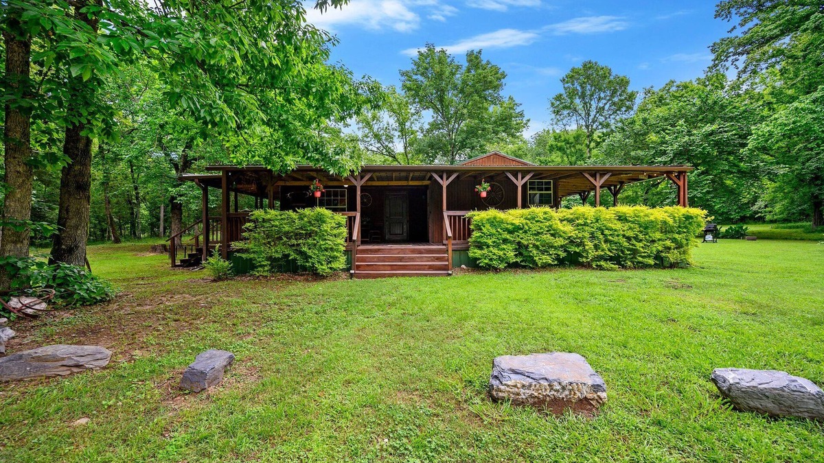 Broken Bow Cabin | Private Cabin! Located on 8.5 wooded acres! Pet and child friendly!