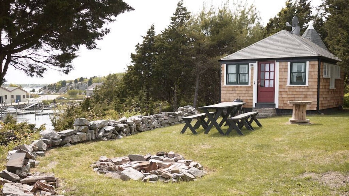 Newport Cabin | Private Cabin overlooking the ocean