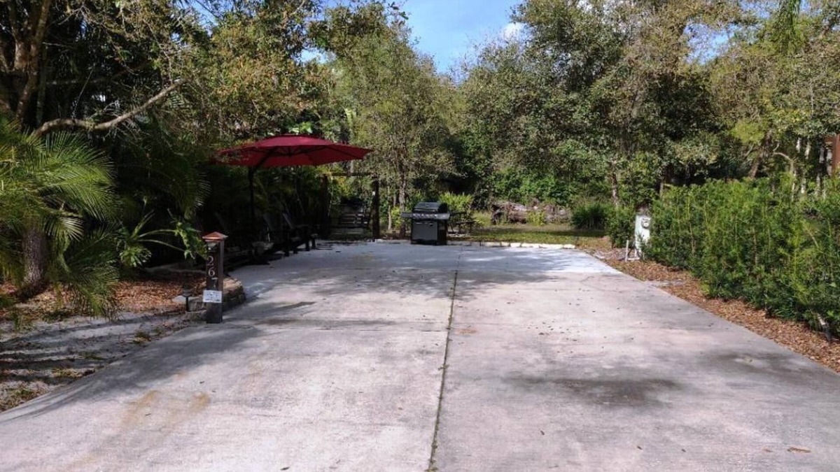 River Ranch RV Rental | Private Campsite in River Ranch RV Resort