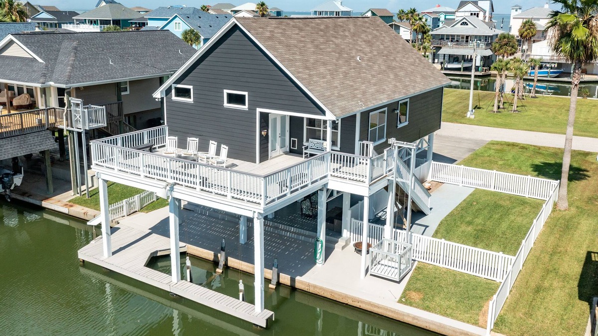 Terramar Beach House | Private Canal Home w/Boat Dock, Slip, 2 Living Areas - Fish from the Deck!