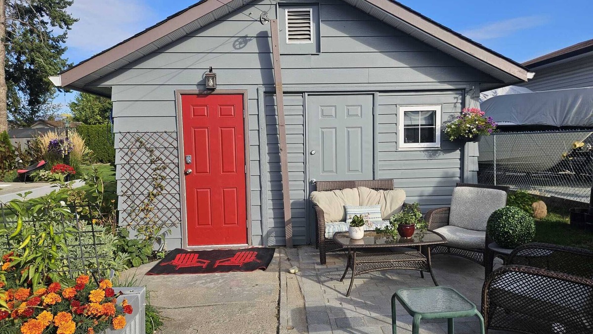 Rutland Cottage | Private carriage house w/Hot tub &Pool