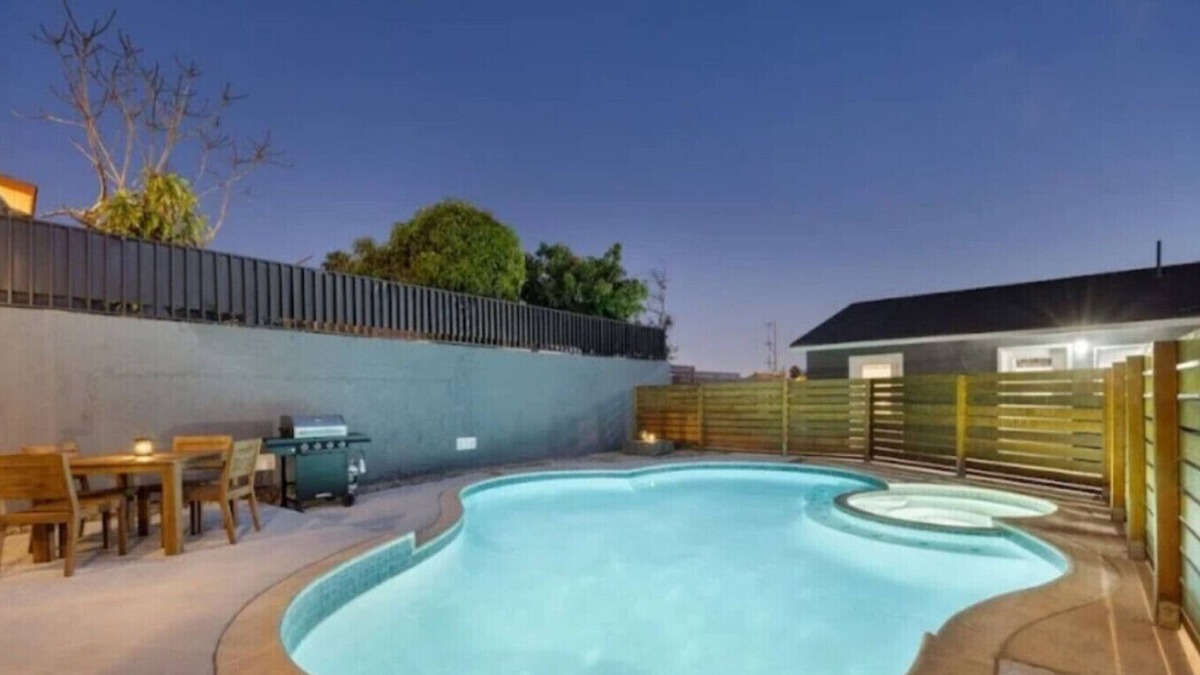 Grant Hill Villa | Private Casa/Min Downtown,Beaches,Freeways