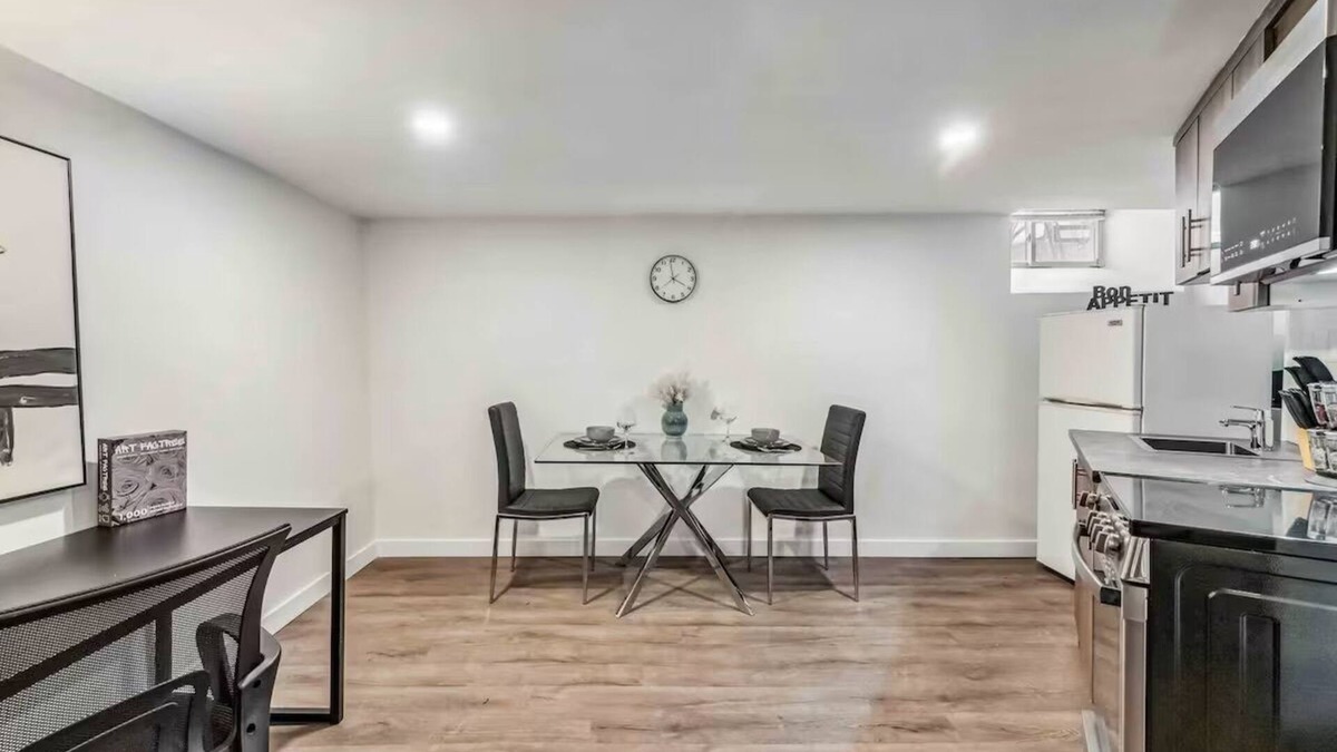 Golden Triangle Apartment | Private Centretown 1BD Suite | 5MINS to Parliament