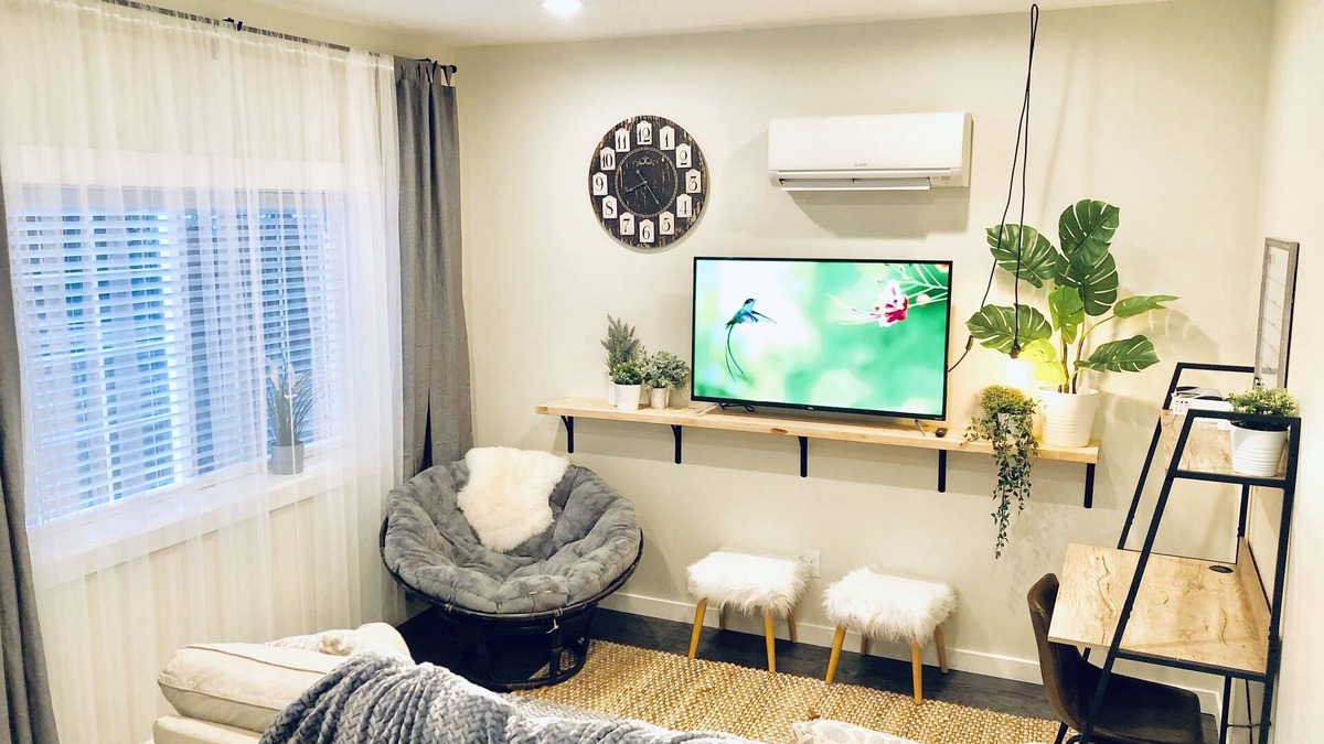 Downtown Vancouver House | Private & Comfortable Guesthouse close to Portland +AC!