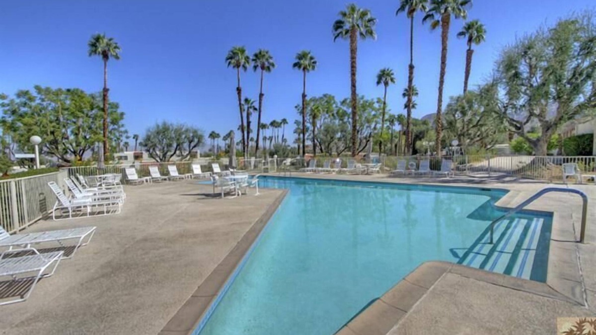 Palm Desert Villa | Private, Comfortable & Great Location To Relax, Shop & Dine.