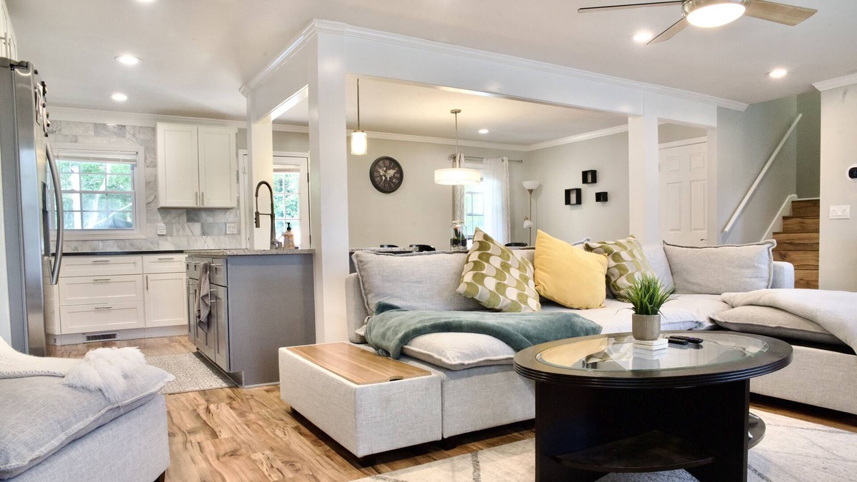 Dallas House | Private & comfy home. Pet Friendly