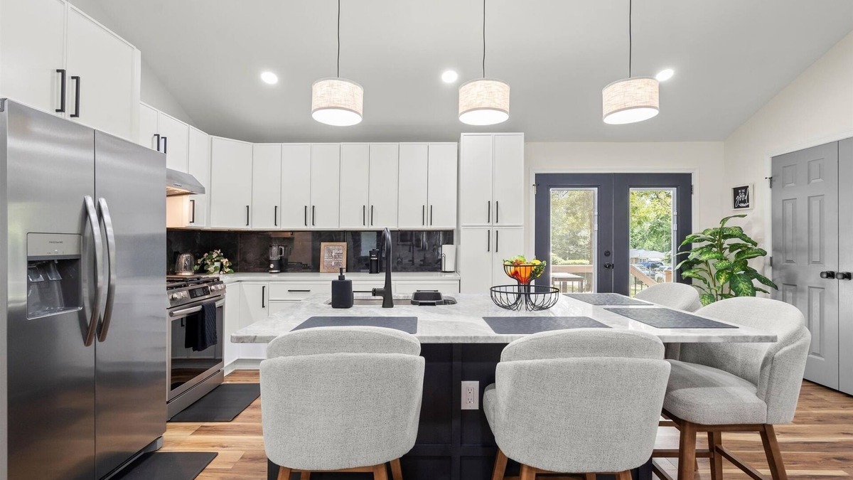 Belvedere Park House | Private Compound 2 Homes Sleeps 10+