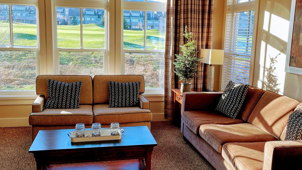 The Blue Mountains House | Private corner unit with wide windows, beautiful ski slopes view