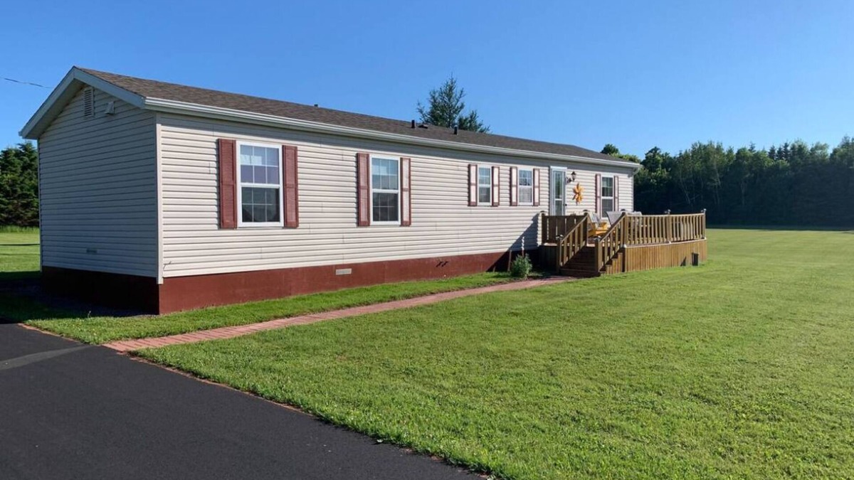 Prince County House | Private cottage to enjoy while taking in a view of the Darnley basin!
