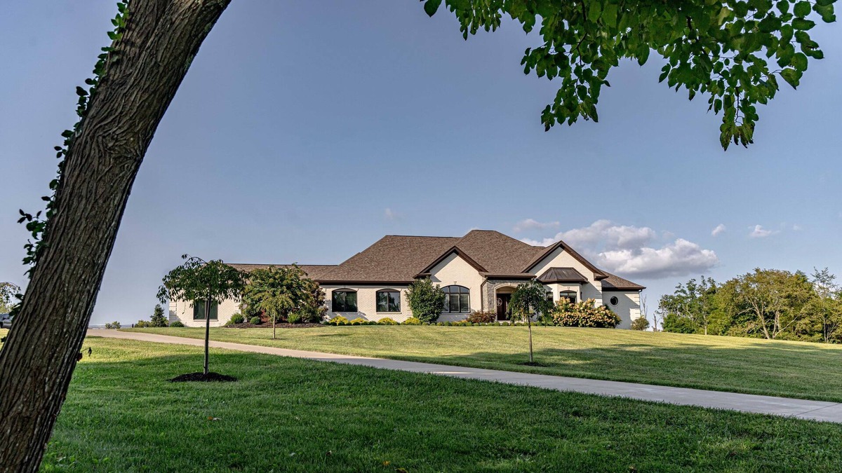 Finchville House | Private Country Oasis with trees, outdoor kitchen, heated pool/Hottub