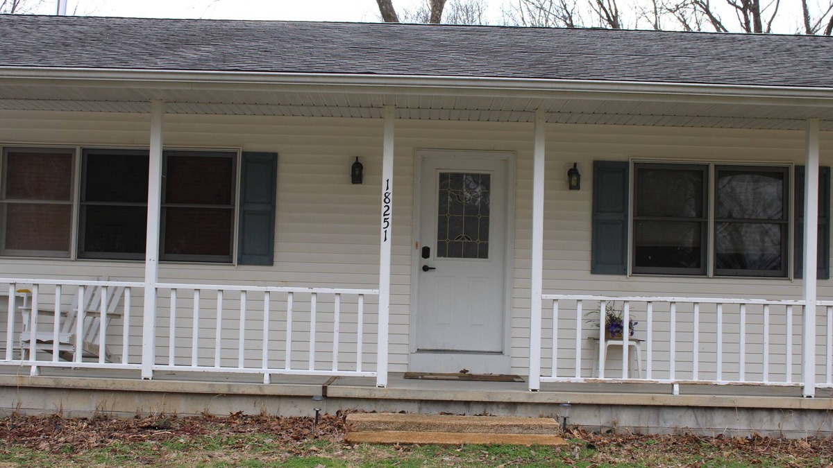 Akin Other | Private country setting. just 10 minutes from town