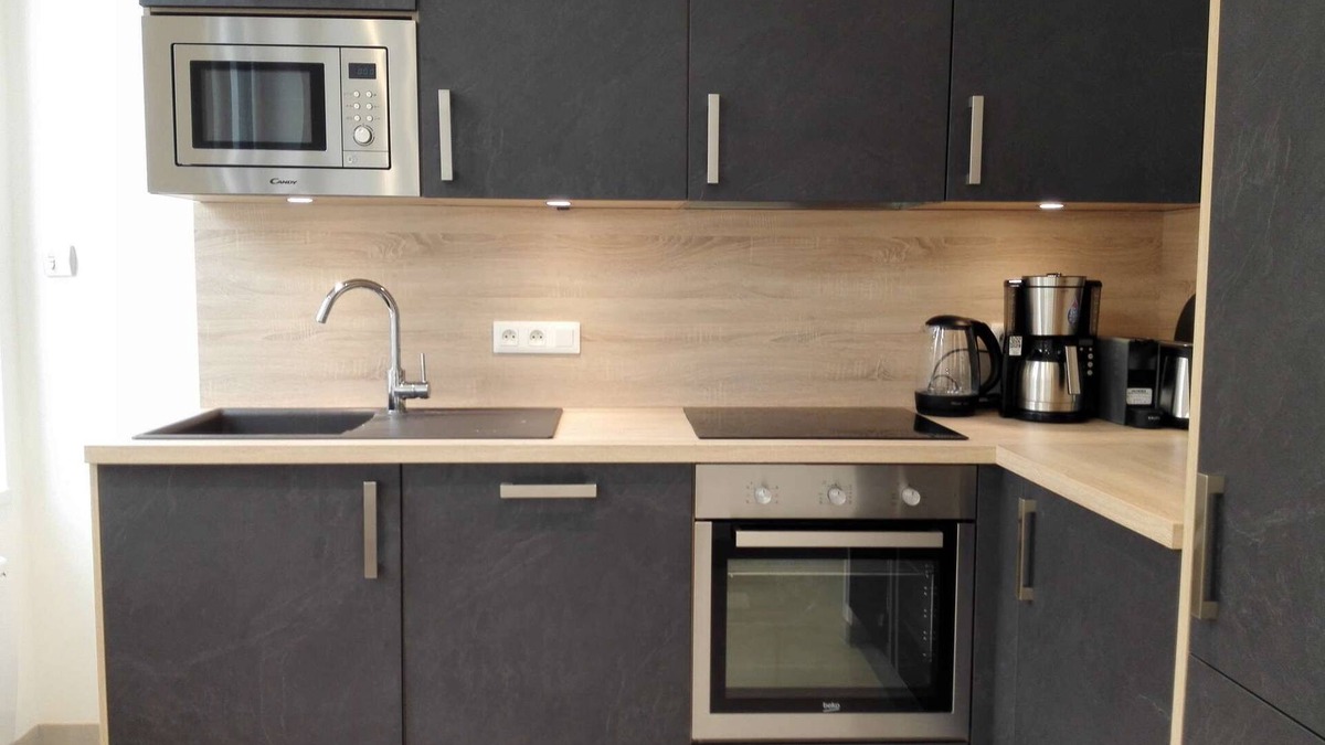 Saint-Quentin Apartment | ★ Private Courtyard Barbecue Downtown Voltaire ★