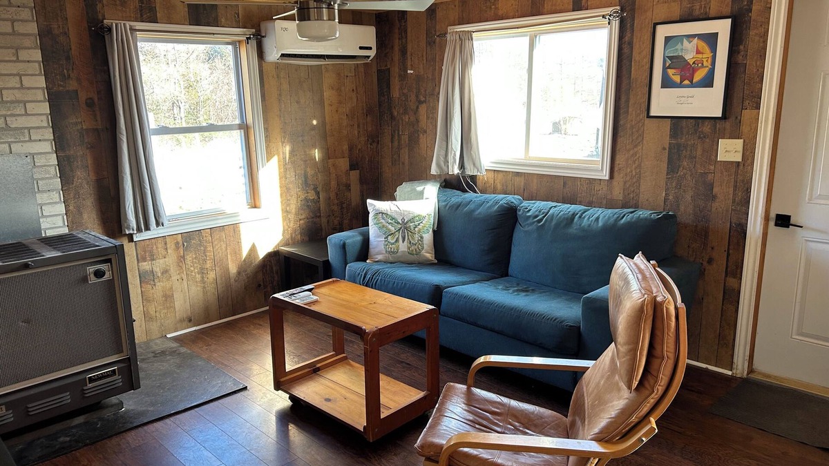 Five Islands Cottage | Private Cozy Acreage in nature (pets welcome)
