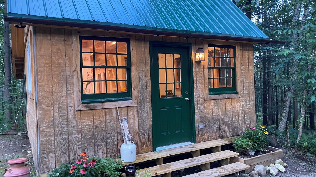 Brattleboro Cabin | Private, cozy, and charming cabin just minutes from town.