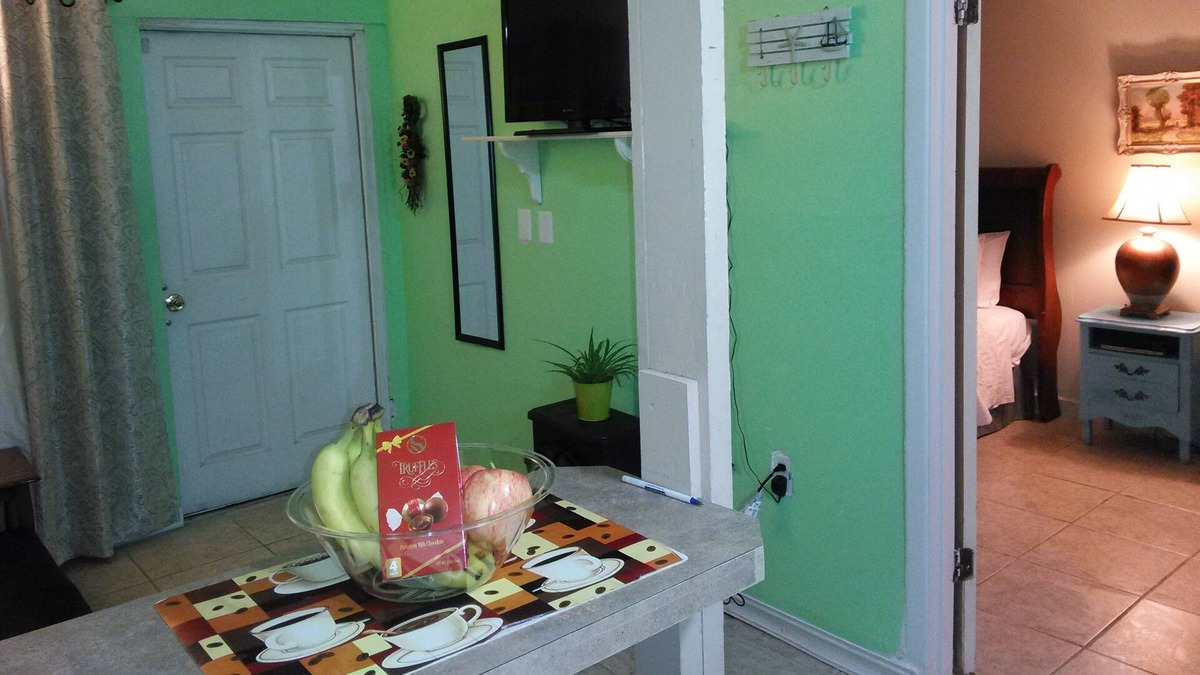 Lake Wales Apartment | Private Cozy Nr Lake, Safe Quiet Incl everything + Wifi nr Legoland