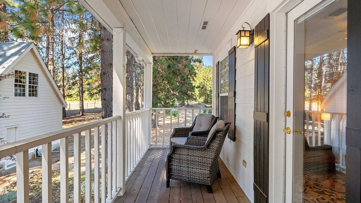 Mount Shasta House | Private Creek, Majestic Mountain Views, Huge Decks, Next to Lake Sis & Golf!