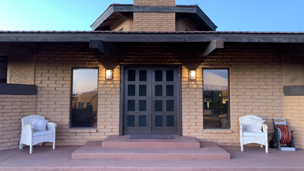 Wickenburg House | Private Desert Escape Close to Downtown with Horse Pens on the Sols Wash!