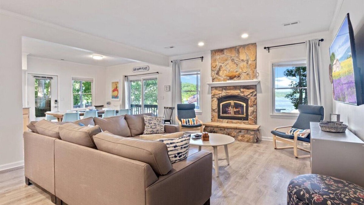 Stover House | Private Dock: Spacious Lakefront Home in Stover