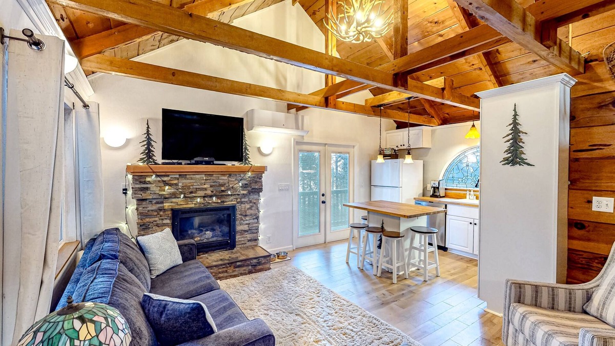 Arnold Cabin | Private dog-friendly cabin with pool access, mtn views, & deck - near skiing