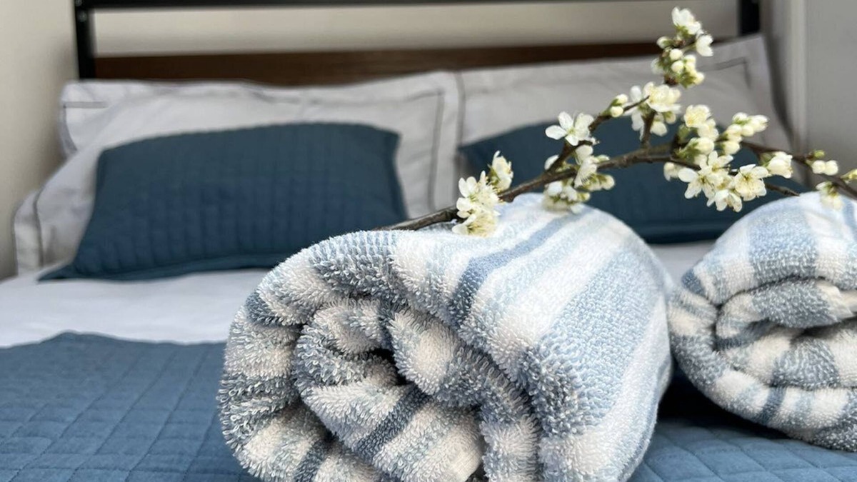 Norwood Green House | Private Double Loft Room with Private Bathroom